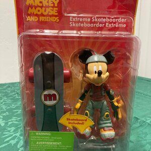 BNIP RARE Mickey Mouse & Friends Action Figure Extreme Skateboarder w/Skateboard